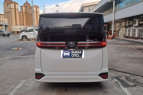 Dijual 2022 Toyota Voxy 2.0L AT bekas
