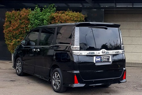 Dijual 2020 Toyota Voxy 2.0L AT bekas