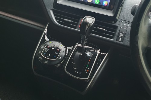 Dijual 2020 Toyota Voxy 2.0L AT bekas