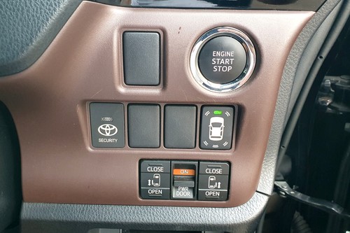 Dijual 2020 Toyota Voxy 2.0L AT bekas