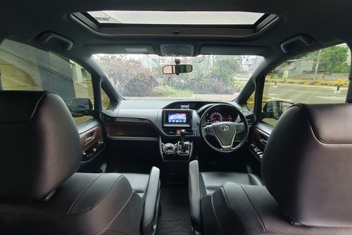 Dijual 2020 Toyota Voxy 2.0L AT bekas