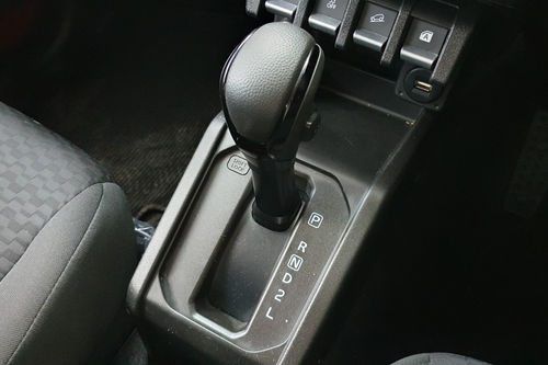 2024 Suzuki Jimny Two Tone AT bekas