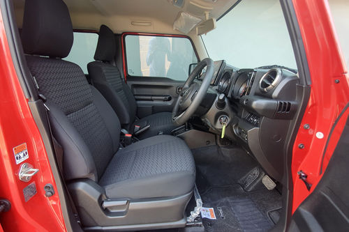 2024 Suzuki Jimny Two Tone AT bekas