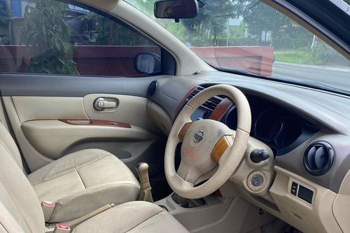 2010 Nissan Grand Livina 1.5 SV MT tua