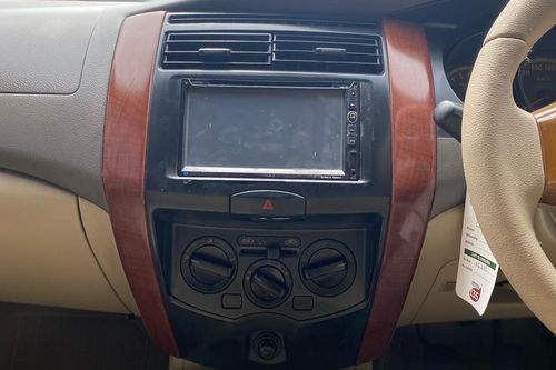 2010 Nissan Grand Livina 1.5 SV MT bekas