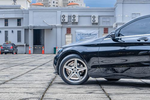 Second hand 2017 Mercedes Benz C-Class Sedan C 200 