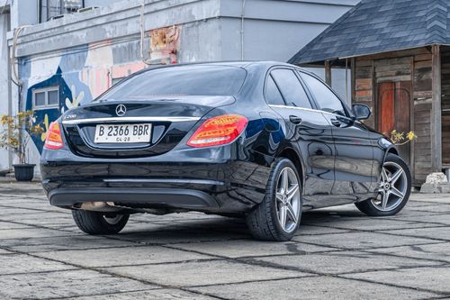 Old 2017 Mercedes Benz C-Class Sedan C 200