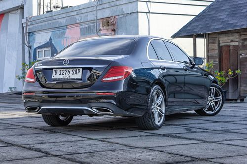 Dijual 2018 Mercedes Benz E-Class 300 AMG Line bekas