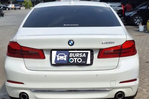 Dijual 2018 BMW 5 Series Sedan 520i Luxury bekas