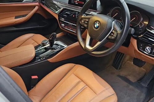 2018 BMW 5 Series Sedan 520i Luxury tua