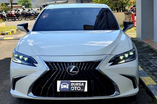2023 Lexus ES  300h Ultra Luxury bekas