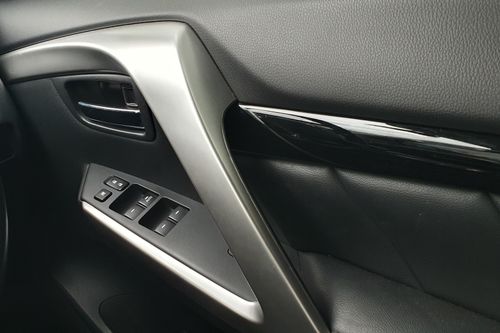 2022 Mitsubishi Pajero Sport Dakar Ultimate AT 4x4 bekas