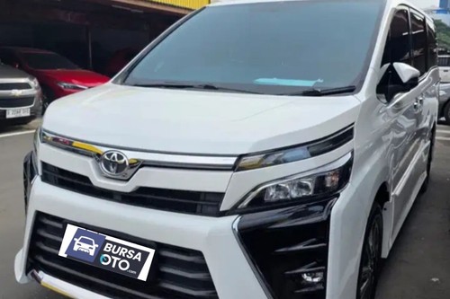 2018 Toyota Voxy 2.0L AT tua