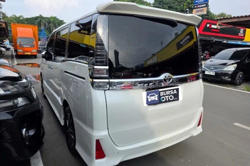 Dijual 2018 Toyota Voxy 2.0L AT bekas