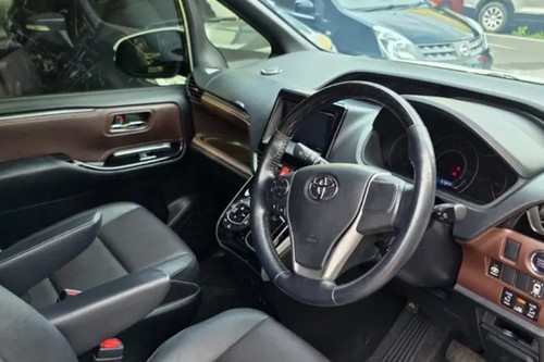 2018 Toyota Voxy 2.0L AT bekas