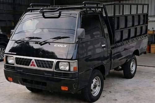 2022 Mitsubishi L300 Pickup Standard bekas