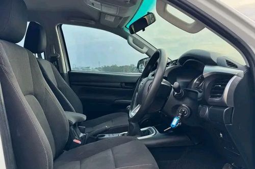 2024 Toyota Hilux Double Cabin G 3.0L MT bekas
