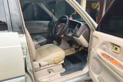 2009 Toyota Kijang Innova 2.0L Krista Type tua