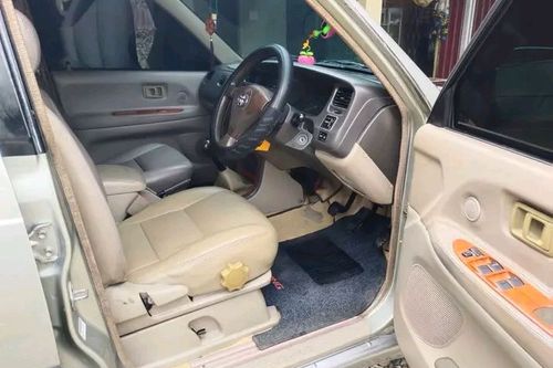 2009 Toyota Kijang Innova 2.0L Krista Type tua