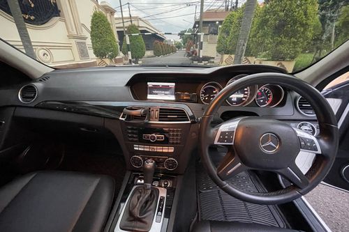 2013 Mercedes Benz C-Class Sedan C 200 tua