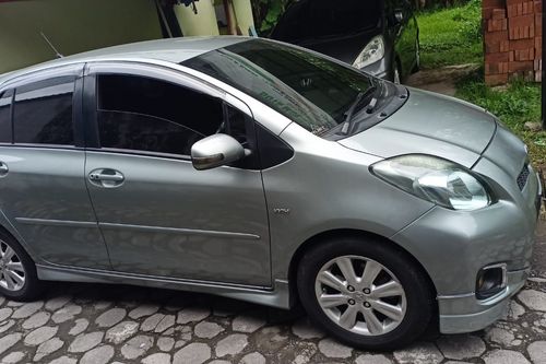 Old 2012 Toyota Yaris S Limited AT