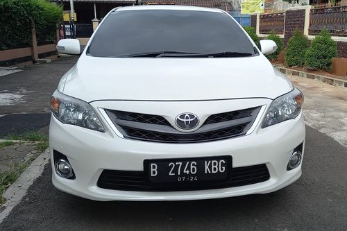 Second Hand 2013 Toyota Corolla Altis  2.0 V AT