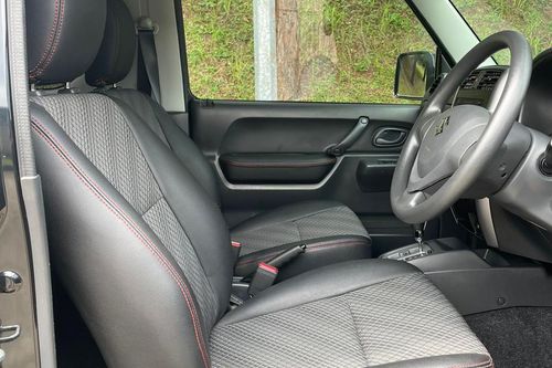 2017 Suzuki Jimny 4x4 1.3L AT bekas