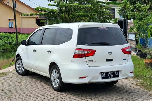 Dijual 2013 Nissan Livina XR 1.5 MT bekas