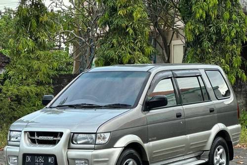 2002 Isuzu Panther Touring  2.5L MT bekas