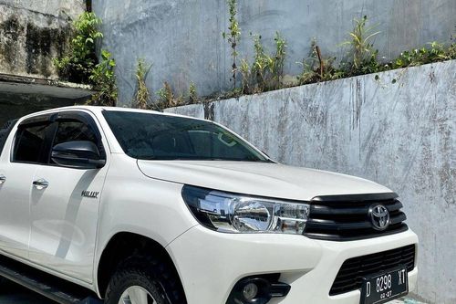 2018 Toyota Hilux 2.4L D-Cab V AT Bekas