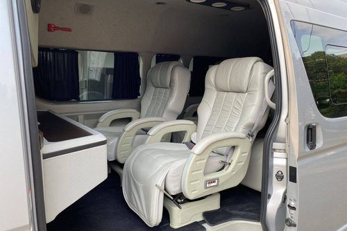 2018 Toyota Hiace Commuter Manual	Luxury