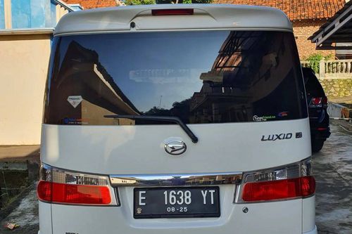 2017 Daihatsu Luxio 1.5L X MT STD