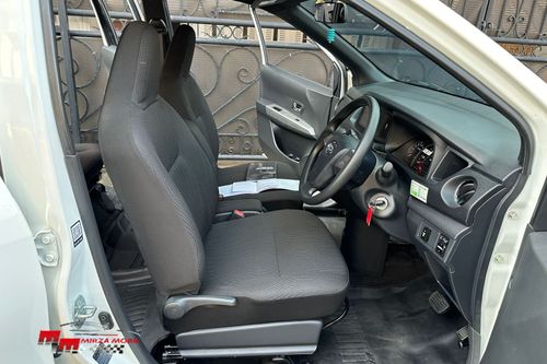 2023 Daihatsu Sigra 1.2 R DLX AT
