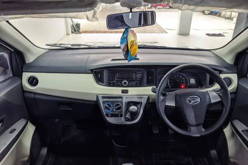 2017 Daihatsu Sigra 1.2 R MT