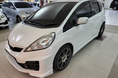 2013 Honda Jazz  1.5L RS AT