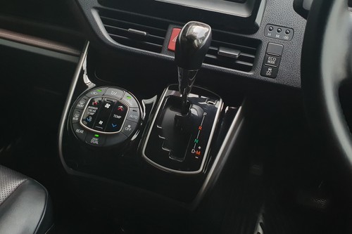 2018 Toyota Voxy 2.0L AT tua