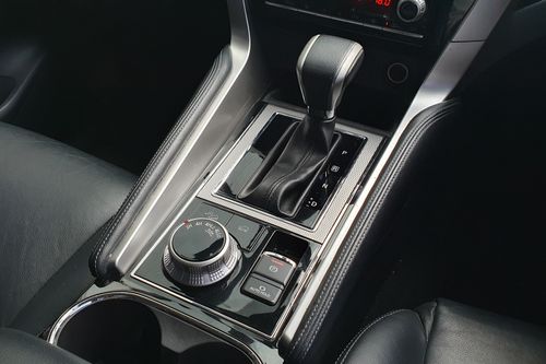 2023 Mitsubishi Pajero Sport Dakar Ultimate AT 4x4 bekas