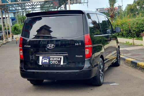 Dijual 2021 Hyundai H1 2.4L ROYALE AT bekas