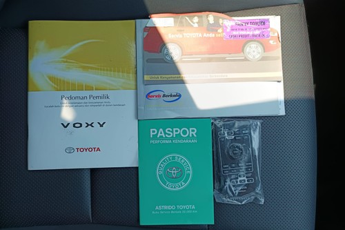 2020 Toyota Voxy 2.0L AT bekas