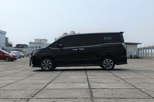 Dijual 2021 Toyota Voxy 2.0L AT bekas