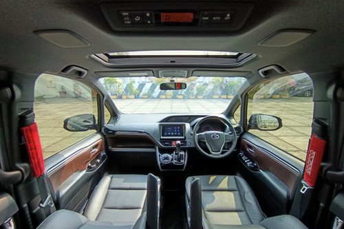 2021 Toyota Voxy 2.0L AT tua