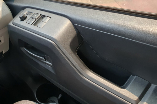 2023 Toyota Hiace Premio bekas