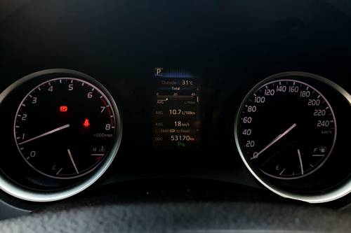 2020 Toyota Camry 2.5 V bekas