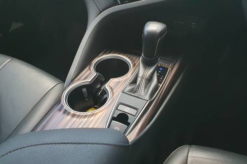 2020 Toyota Camry 2.5 V tua