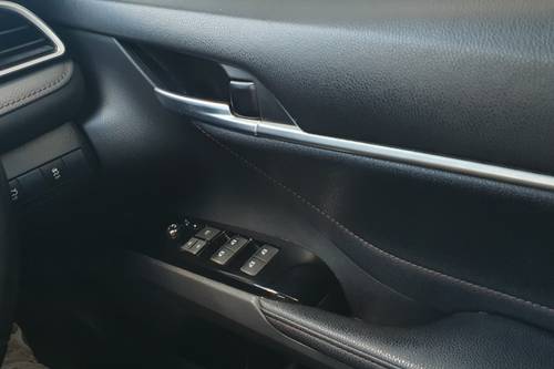 2020 Toyota Camry 2.5 V bekas