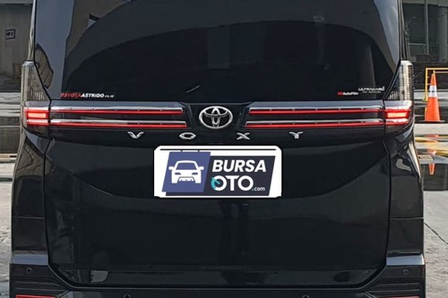 Dijual 2022 Toyota Voxy 2.0L AT bekas