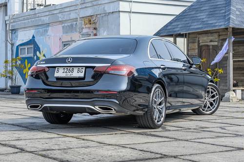 Dijual 2021 Mercedes Benz E-Class E 300 AMG Line bekas