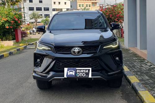 2025 Toyota Fortuner 4x2 2.8 GR Sport AT DSL bekas