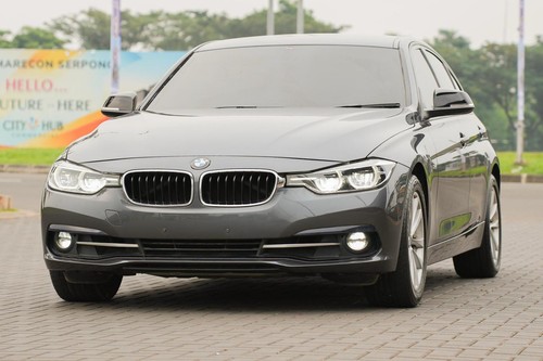 2018 BMW 3 Series Sedan  320i F30 SPORT bekas