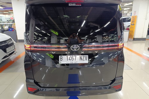 Dijual 2022 Toyota Voxy 2.0L AT bekas